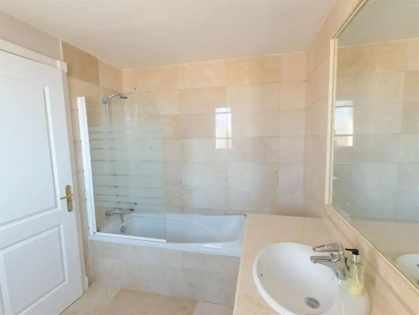 Baño de Ático en venta en Marbella con Aire acondicionado, Jardín privado y Parquet