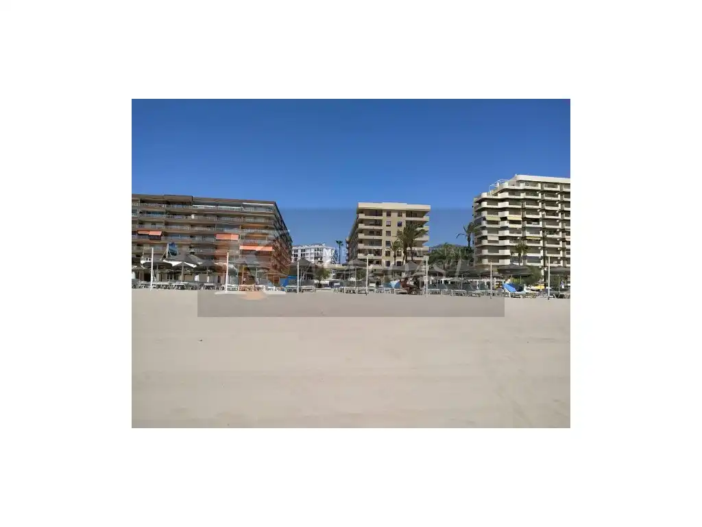 Außenansicht von Wohnung zum Verkauf in Fuengirola mit Klimaanlage, Privatgarten und Terrasse