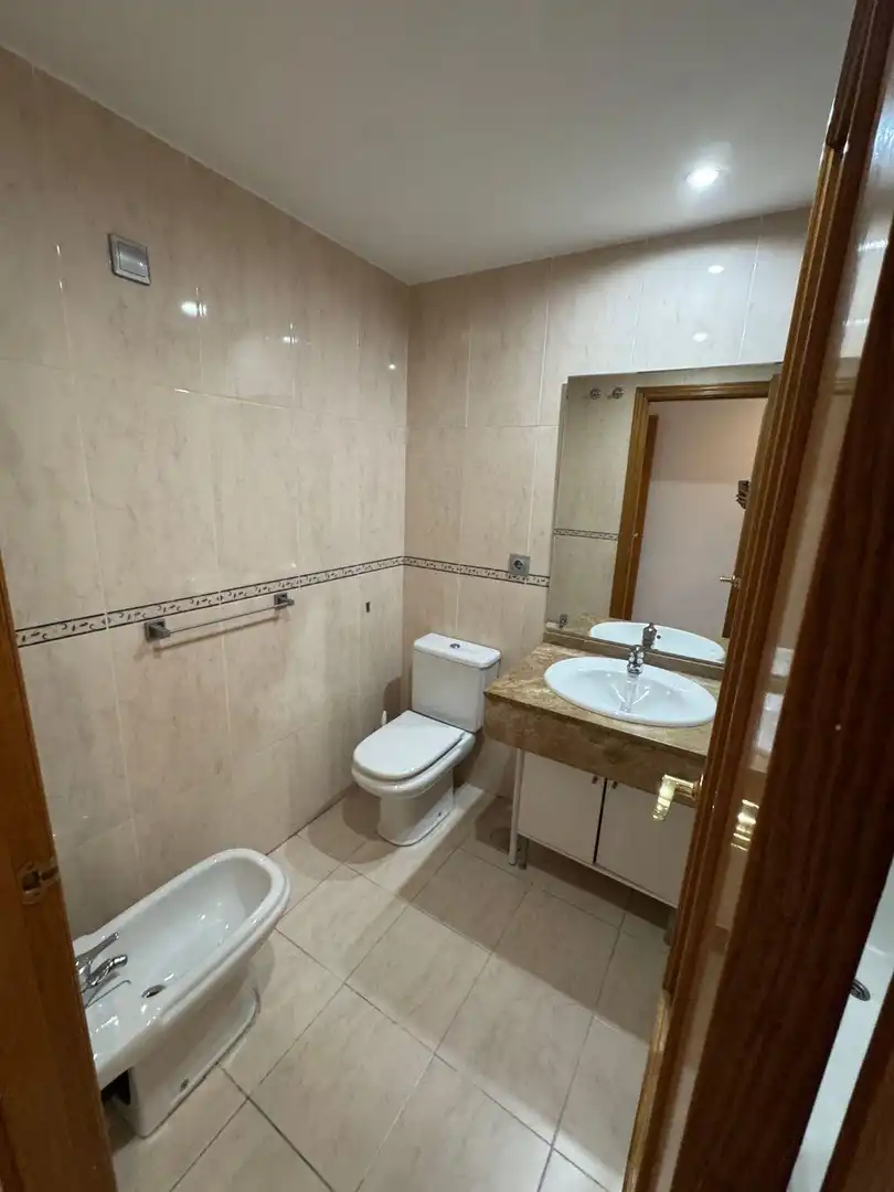 Baño de Piso de alquiler en Valencia con Aire acondicionado, Jardín privado y Terraza