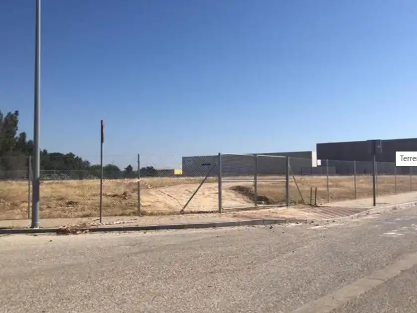 Terreno industrial en venta en Carmona