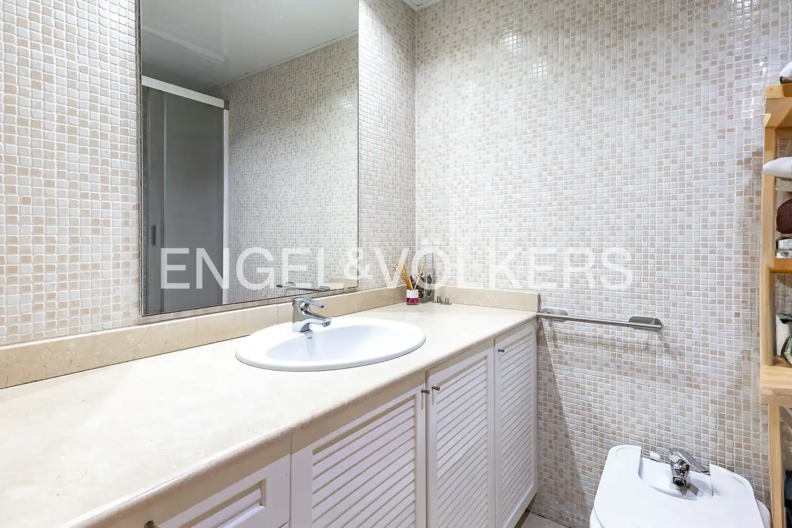 Bathroom of Apartments for sale in El Masnou  with Air Conditioner, Heating and Parquet flooring