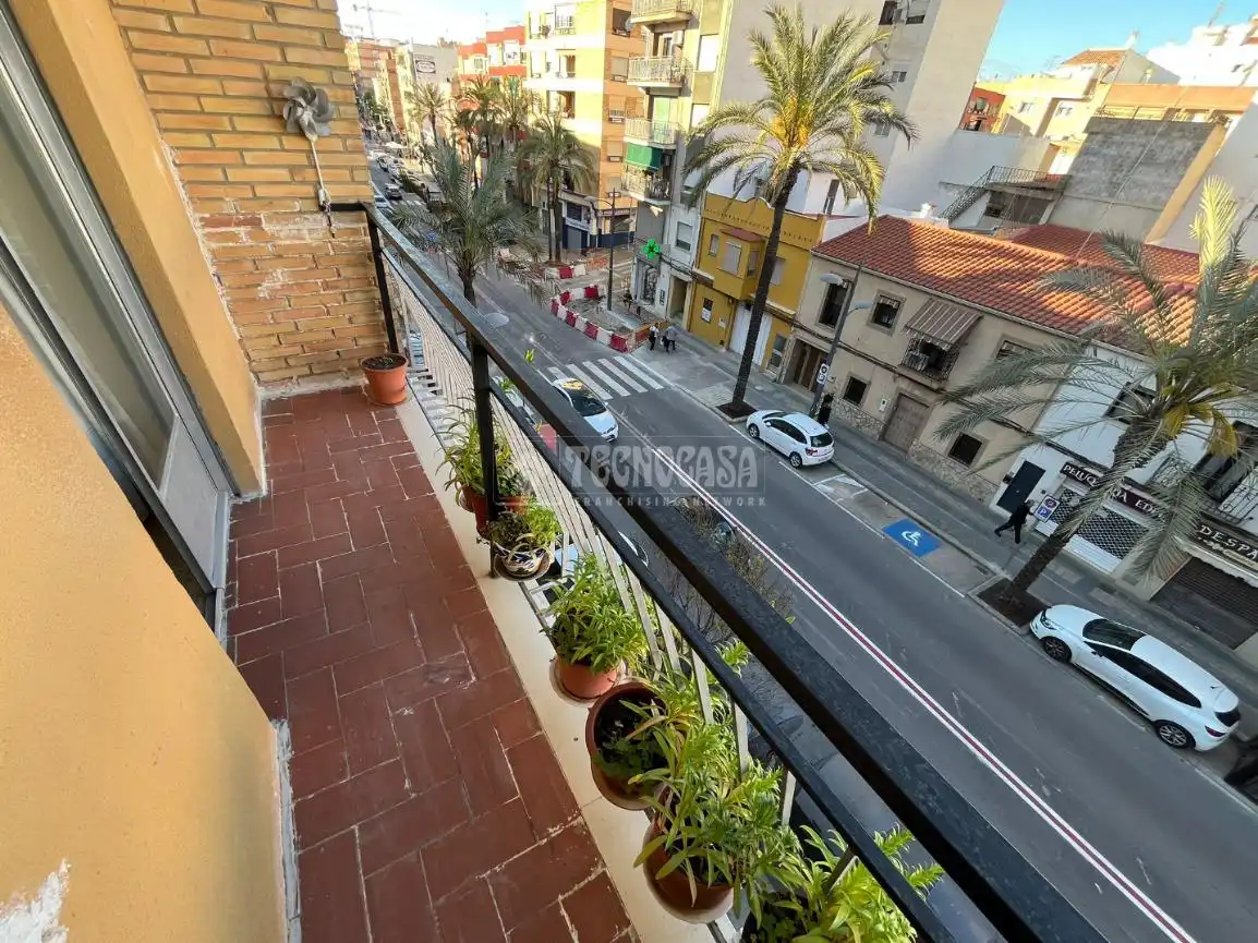 Vista exterior de Pis en venda en Paterna amb Balcó