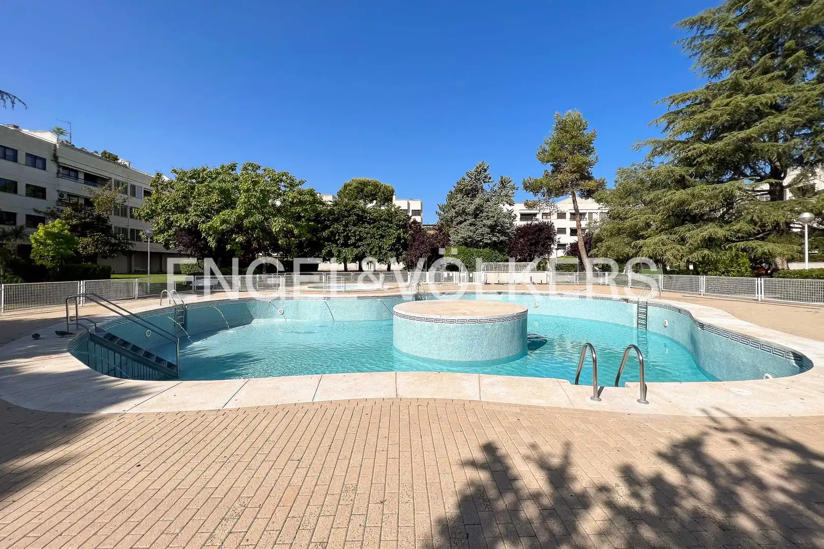 Piscina de Piso de alquiler en Pozuelo de Alarcón con Aire acondicionado, Calefacción y Terraza