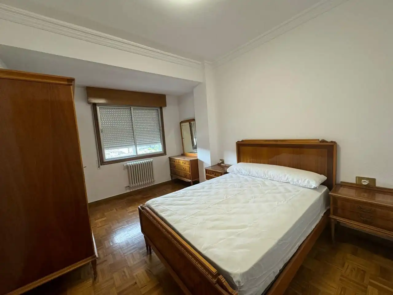 Bedroom of Flat for share in Ourense Capital   with Heating, Parquet flooring and Furnished