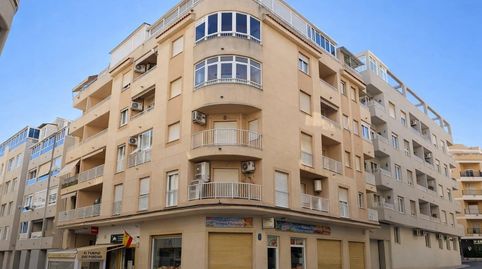 Foto 2 de Apartamento en venta en Calle Calle Arquitecto Larramendi, Avenida Habaneras - Curva de Palangre, Torrevieja