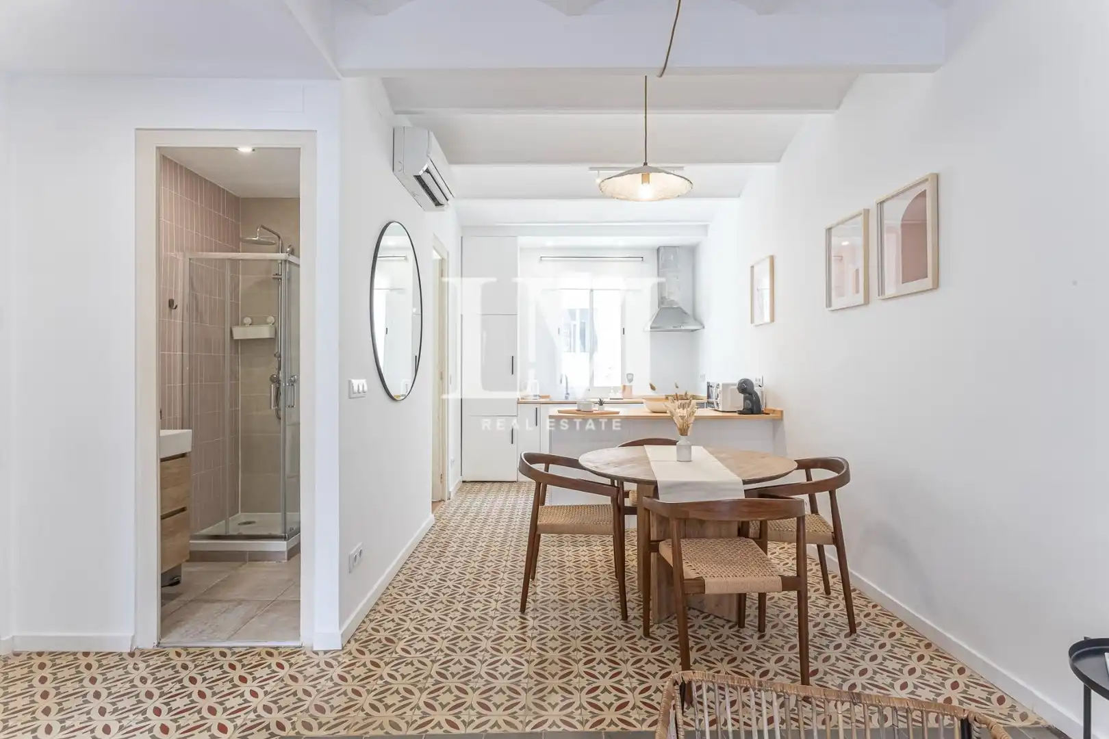 Menjador de Apartament de lloguer en Barcelona amb Aire condicionat, Calefacció i Moblat