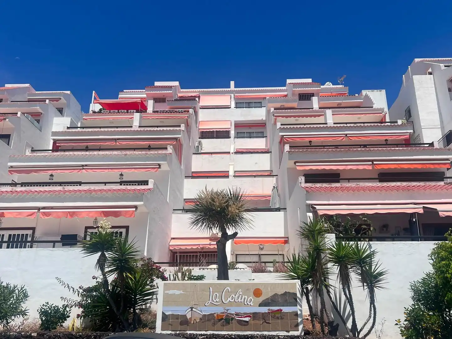 Vista exterior de Apartamento en venta en Arona con Terraza, Amueblado y Piscina comunitaria