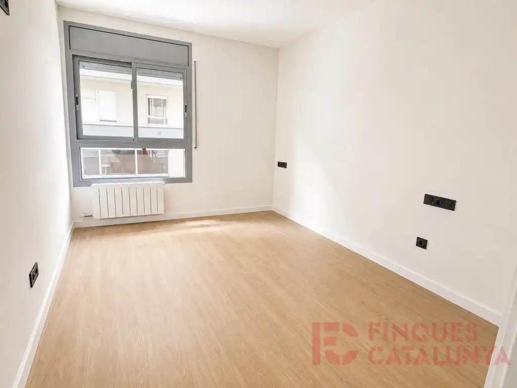 Piso en venta en Girona con Calefacción y Balcón