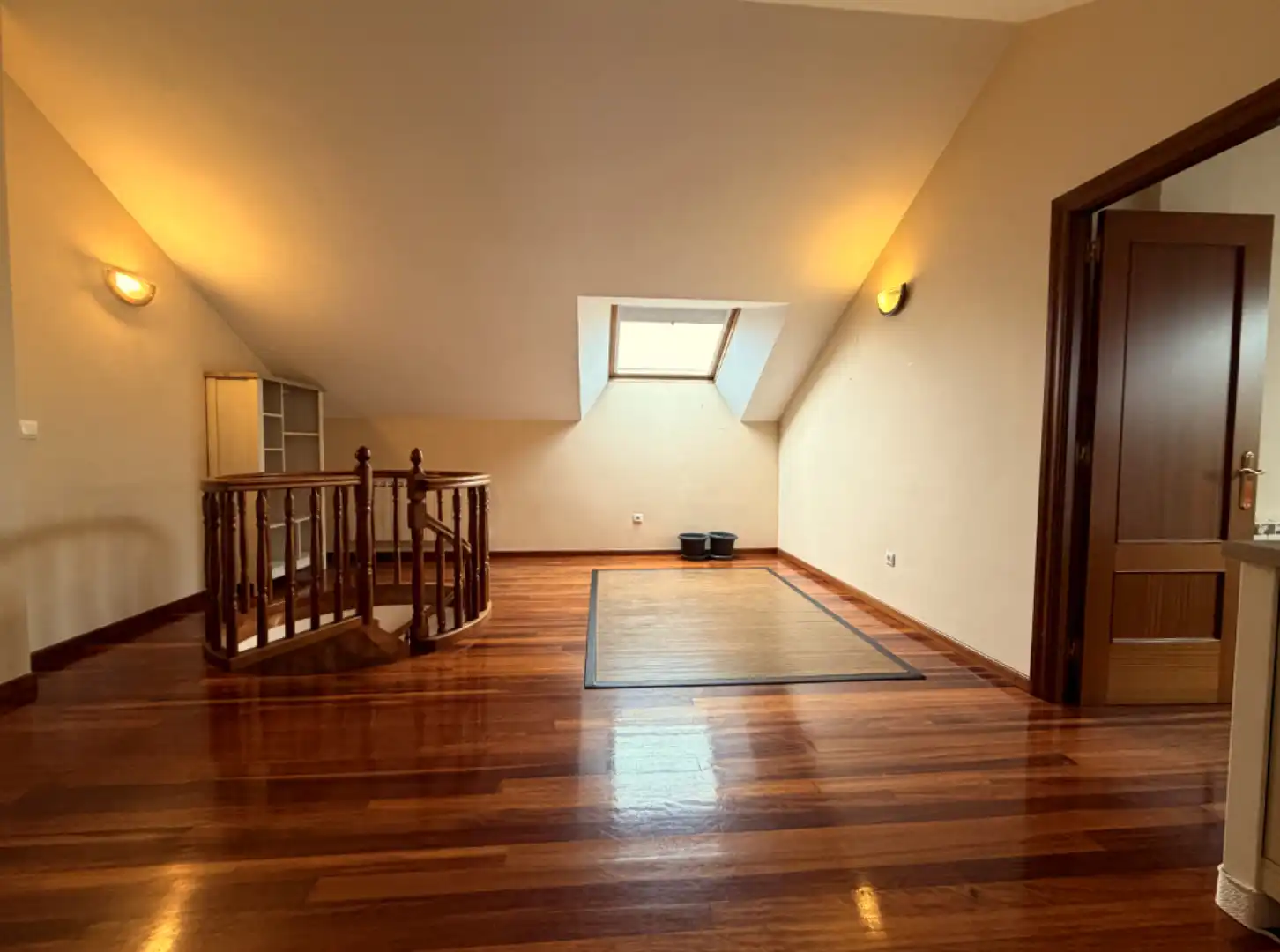 Pis en venda en Oviedo  amb Calefacció, Parquet i Balcó