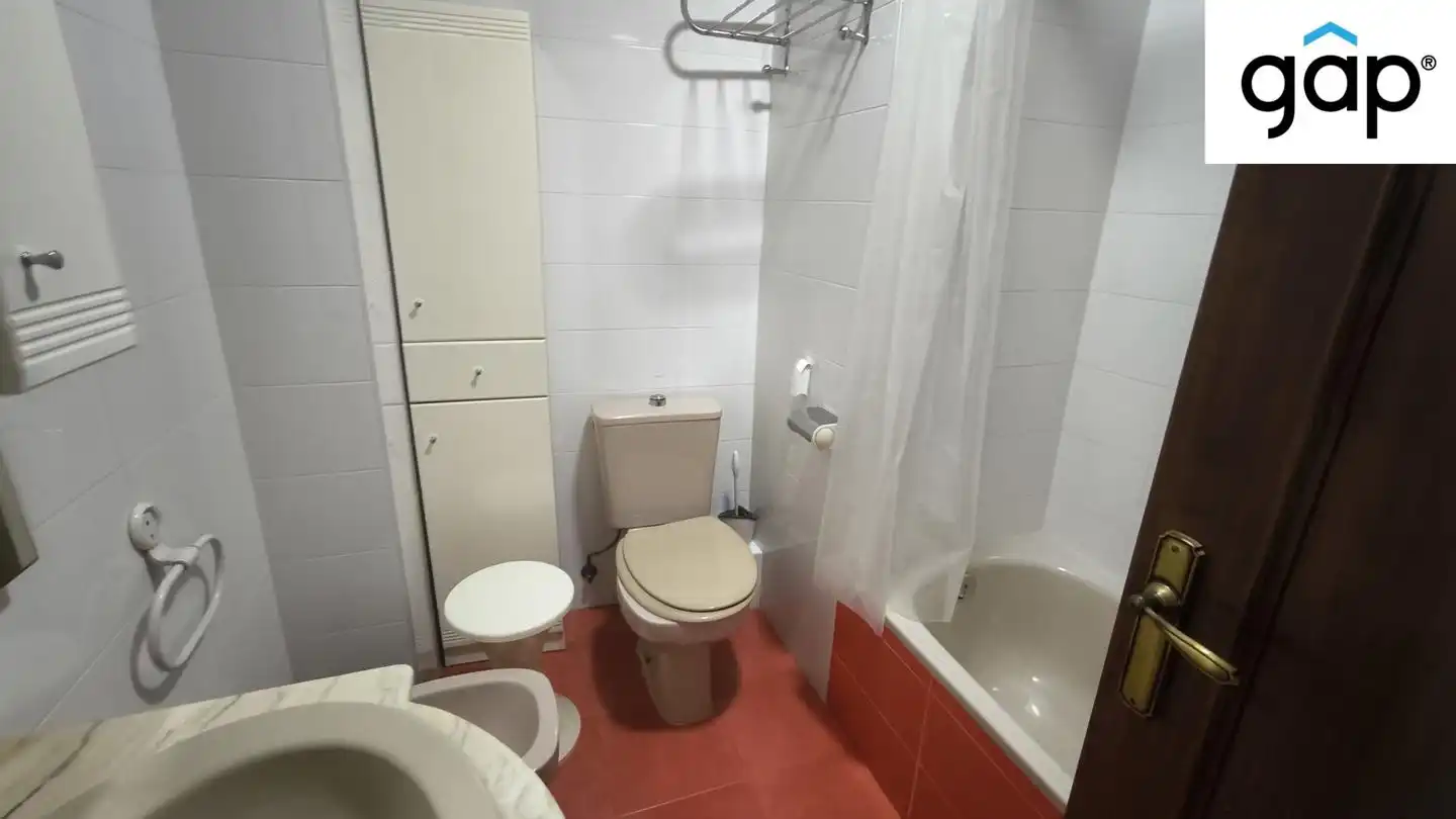 Bathroom of Flat for sale in Cuenca  with Air Conditioner, Heating and Terrace