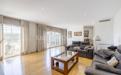 Living room of House or chalet for sale in Pozuelo de Alarcón  with Air Conditioner and Swimming Pool