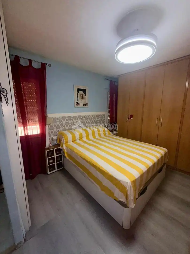 Bedroom of Flat for sale in Sevilla  with Heating