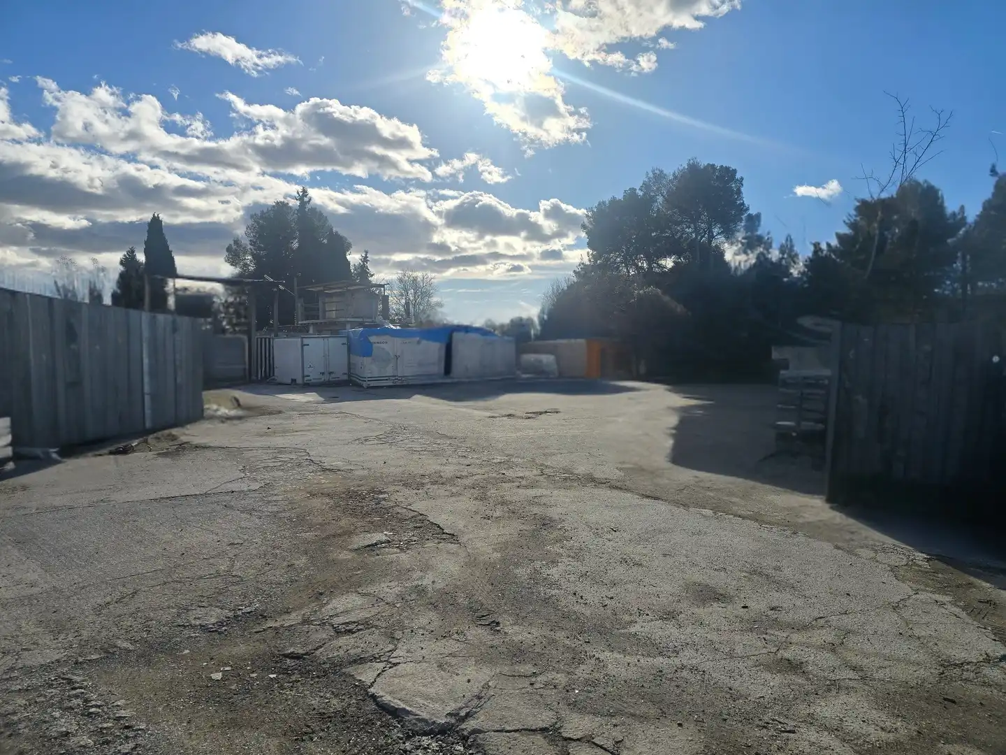 Aparcament de Finca rústica en venda en Sabadell amb Jardí privat