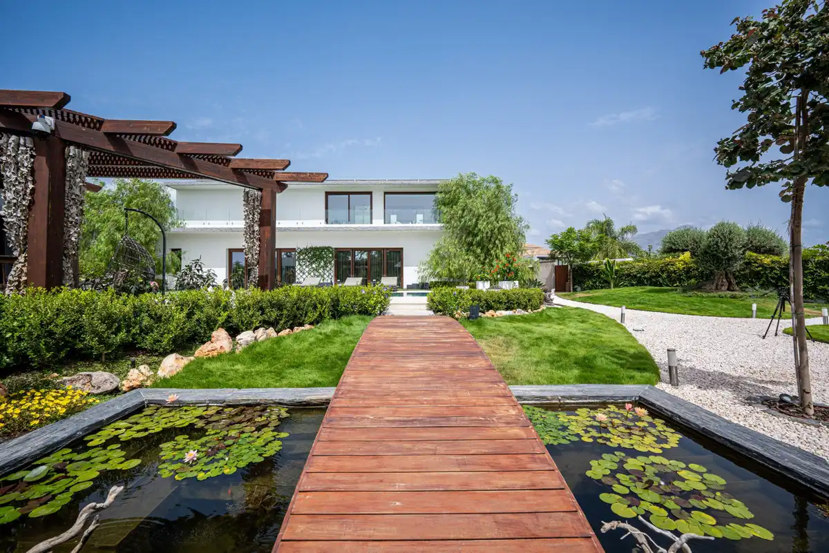 Jardí de Casa o xalet en venda en Málaga amb Aire condicionat, Terrassa i Piscina