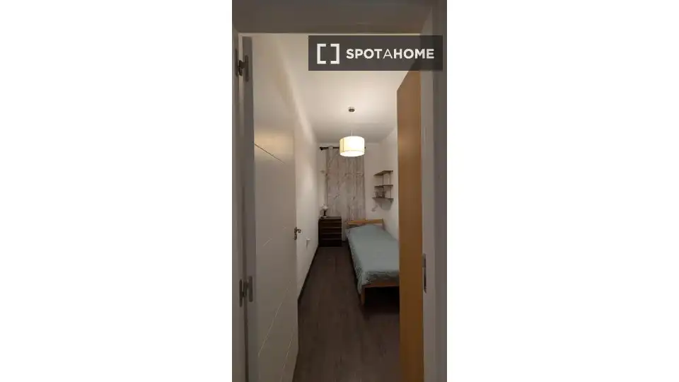 Flat for share in Barcelona  with Air Conditioner, Heating and Furnished