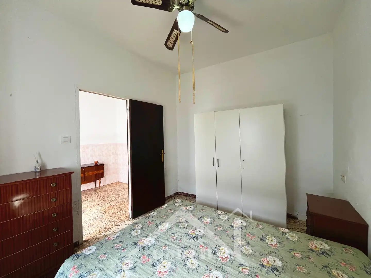 Habitación de Casa adosada en venta en Almadén de la Plata con Aire acondicionado, Terraza y Trastero