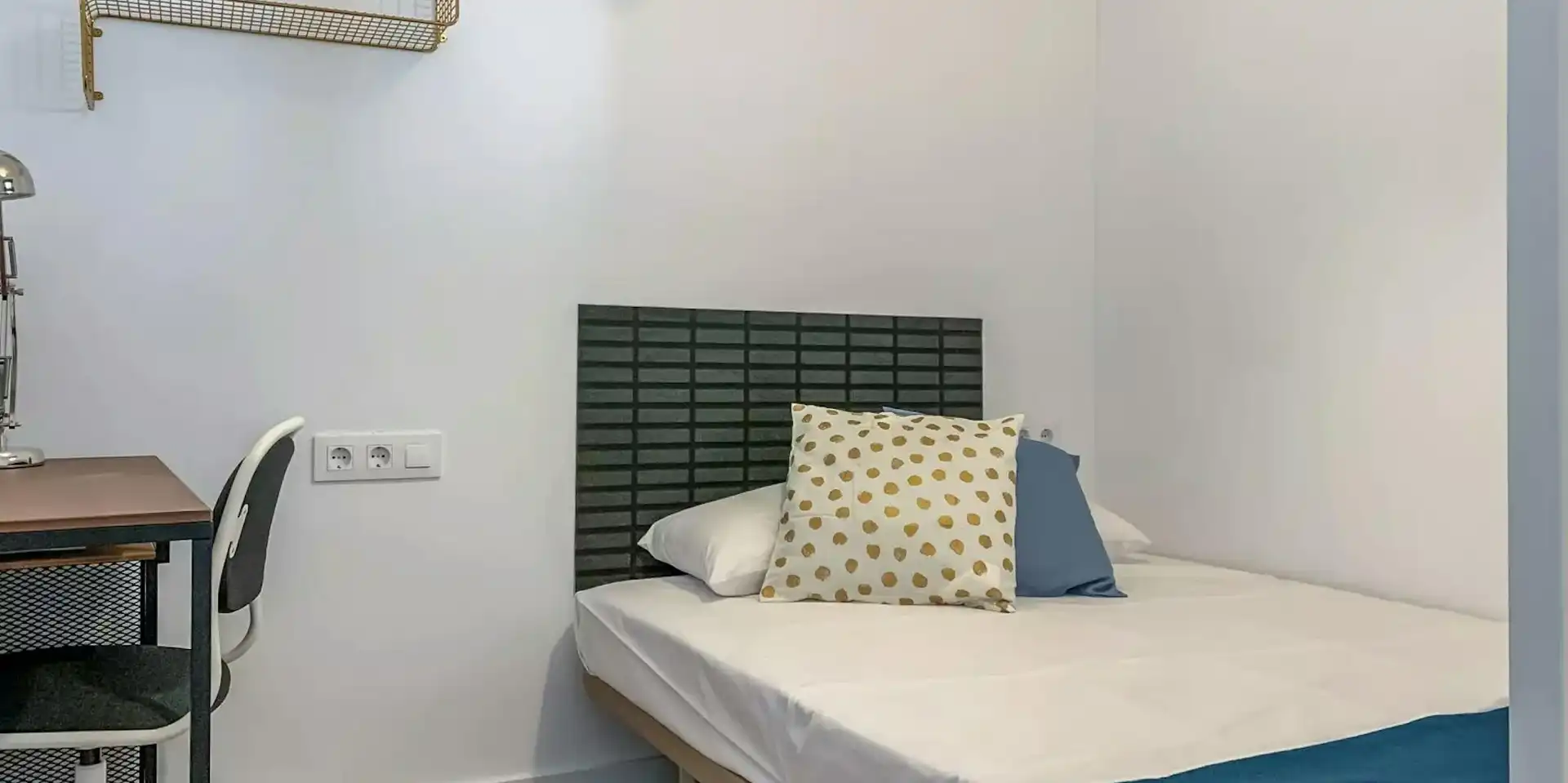 Bedroom of Flat for share in L'Hospitalet de Llobregat  with Heating, Washing machine and Internet
