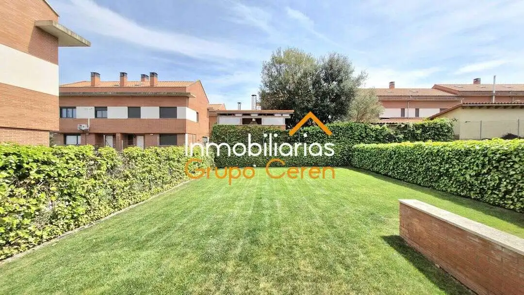 Jardín de Casa adosada en venta en Cirueña con Calefacción, Jardín privado y Terraza