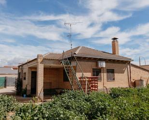 Vista exterior de Casa o xalet en venda en Monflorite-Lascasas amb Piscina