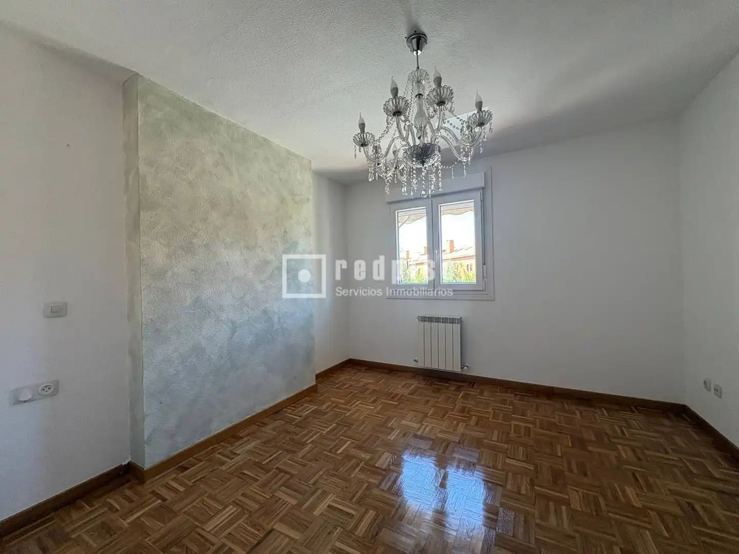 Bedroom of Houses for sale in Tres Cantos  with Air Conditioner, Heating and Parquet flooring