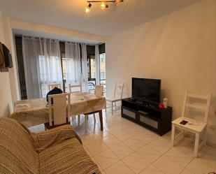 Sala d'estar de Pis de lloguer en  Sevilla Capital amb Aire condicionat, Terrassa i Moblat