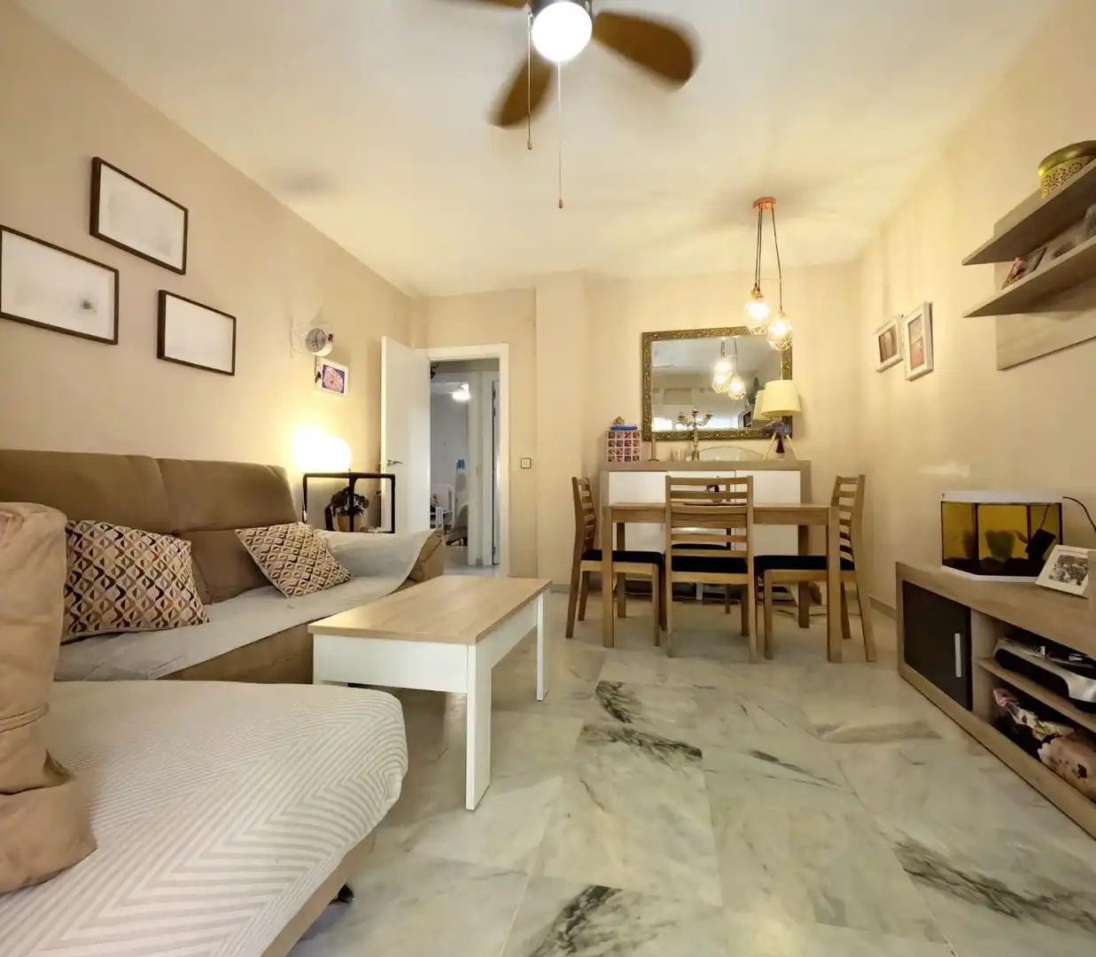 Sala d'estar de Pis en venda en Fuengirola amb Aire condicionat, Terrassa i Piscina comunitària