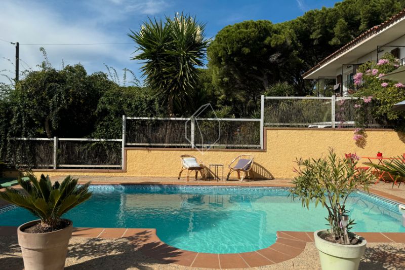 Piscina de Casa o xalet en venda en L'Escala amb Aire condicionat, Calefacció i Jardí privat