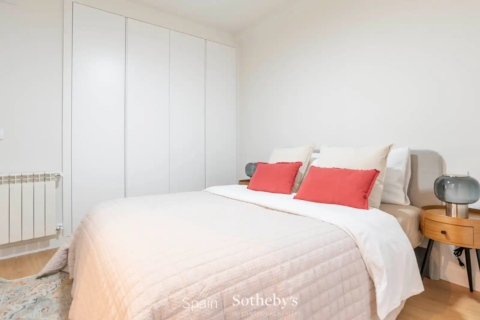 Dormitori de Apartament en venda en Madrid amb Aire condicionat i Terrassa