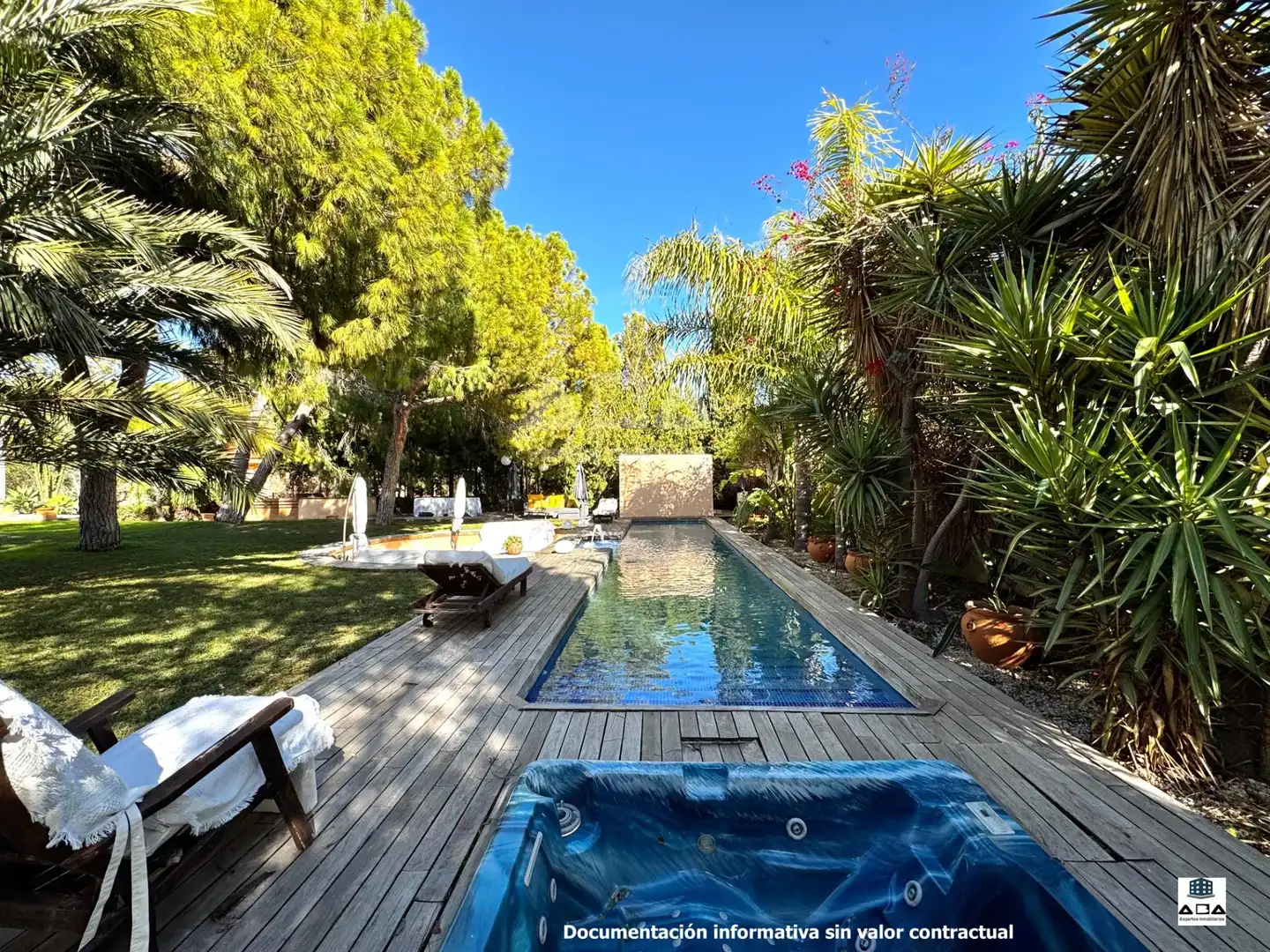 Piscina de Casa o xalet en venda en Alicante / Alacant amb Calefacció, Jardí privat i Terrassa