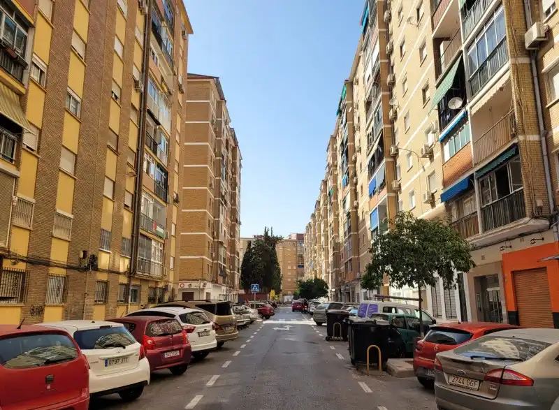 Vista exterior de Piso en venta en Málaga con Terraza, Horno y Lavadora