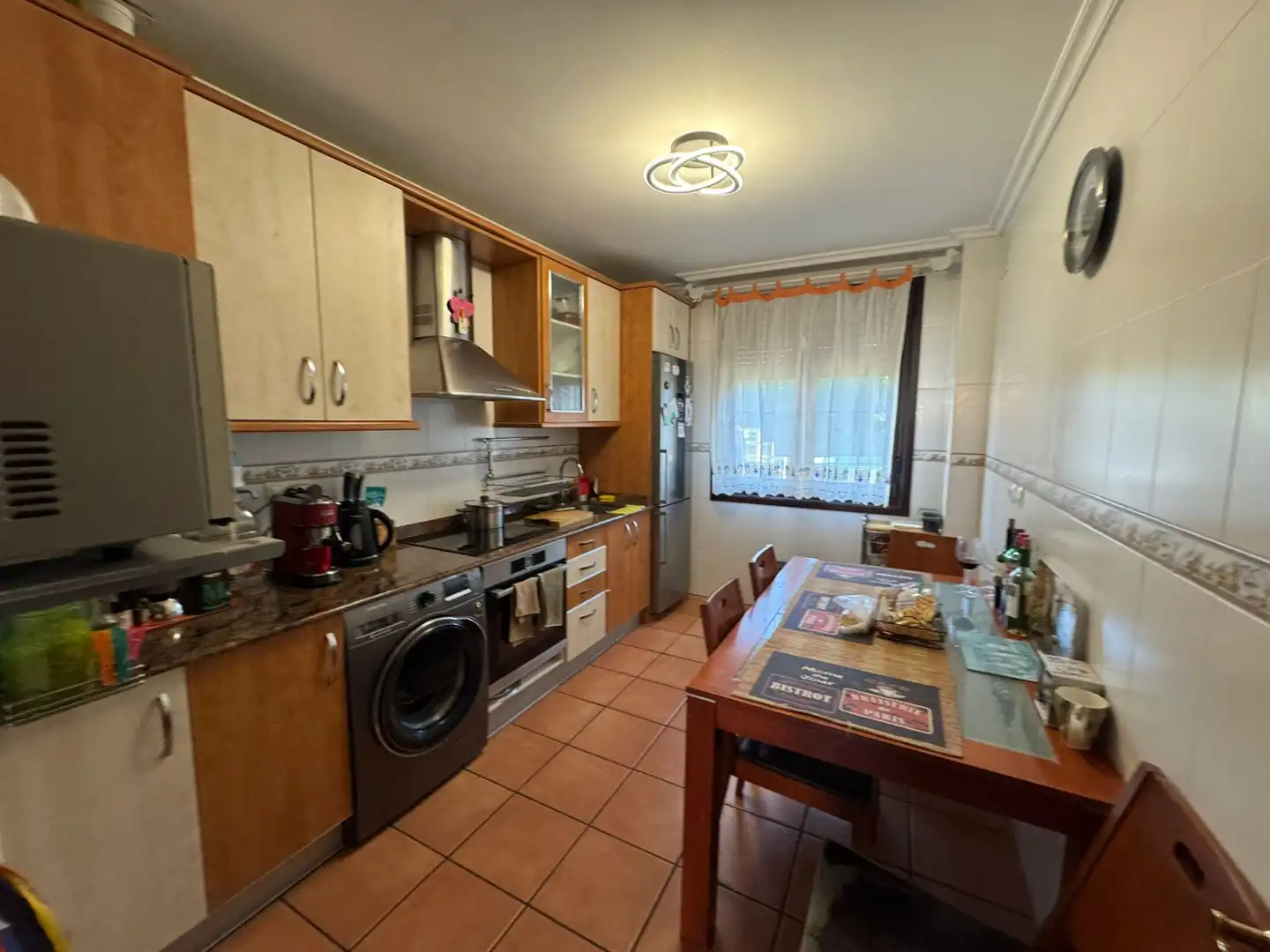 Küche von Einfamilien-Reihenhaus zum Verkauf in Polanco mit Heizung, Privatgarten und Terrasse