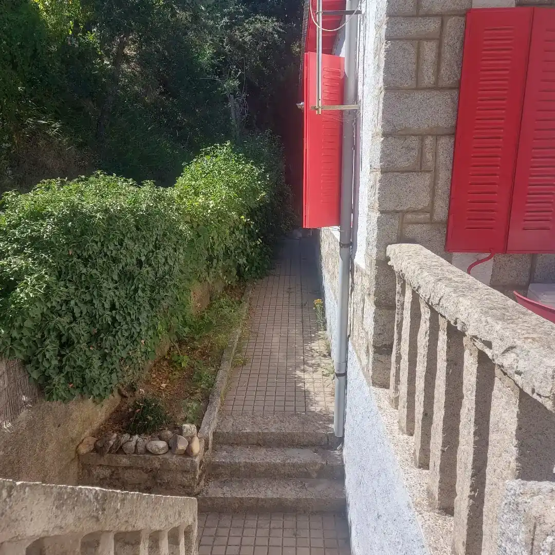 Vista exterior de Pis en venda en Bustarviejo amb Jardí privat, Traster i Moblat