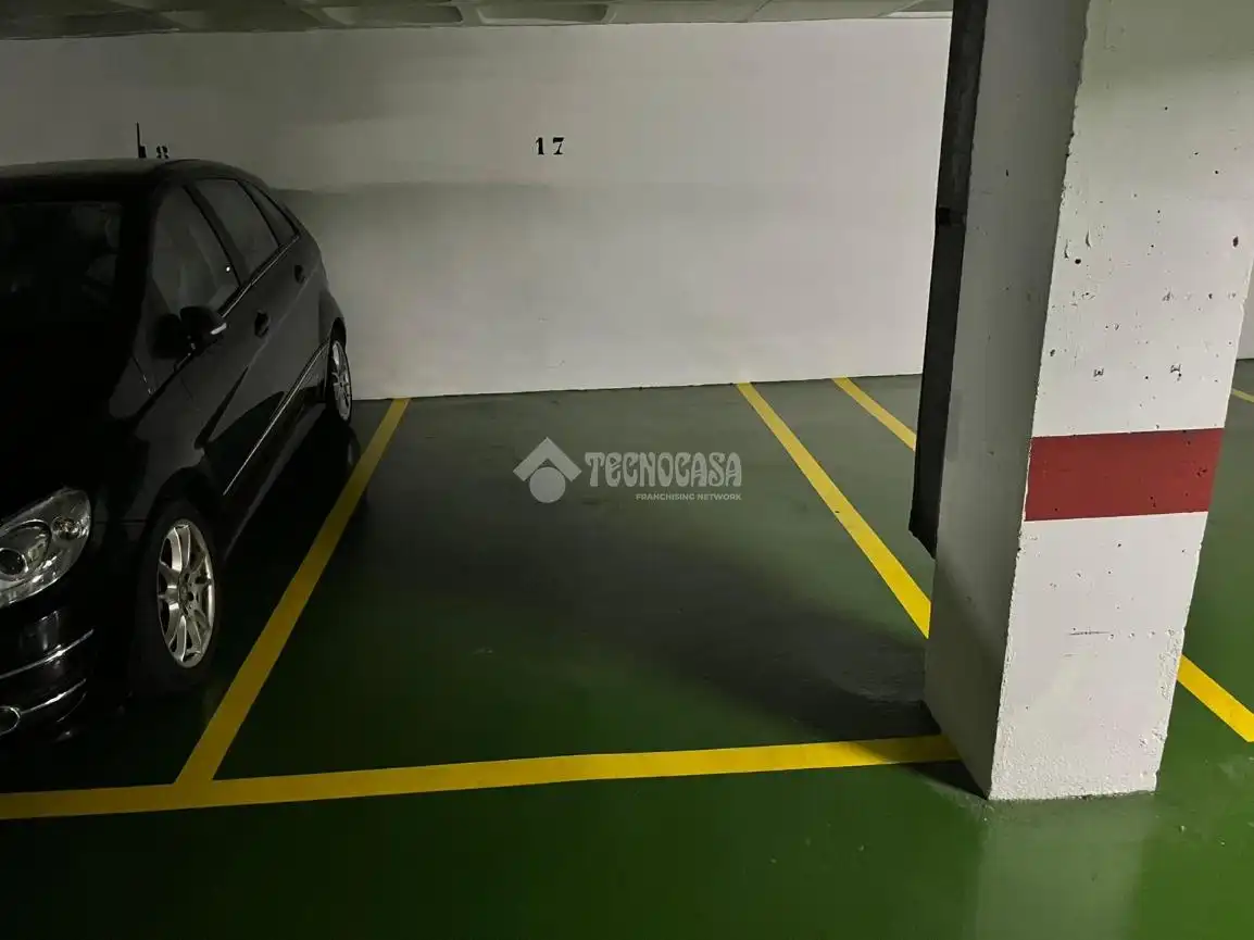 Parking de Piso en venta en Zaragoza con Calefacción y Balcón