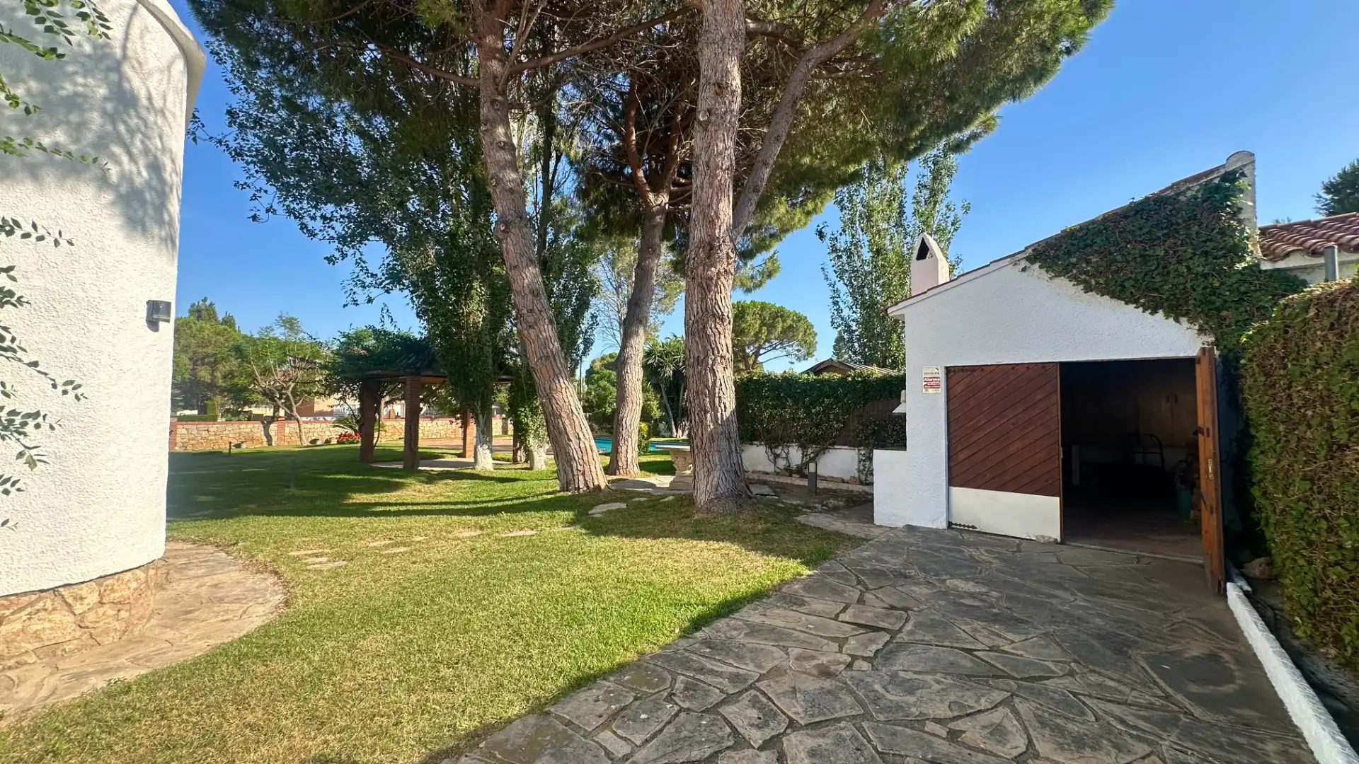 Jardí de Casa o xalet en venda en Mont-roig del Camp amb Aire condicionat, Jardí privat i Terrassa