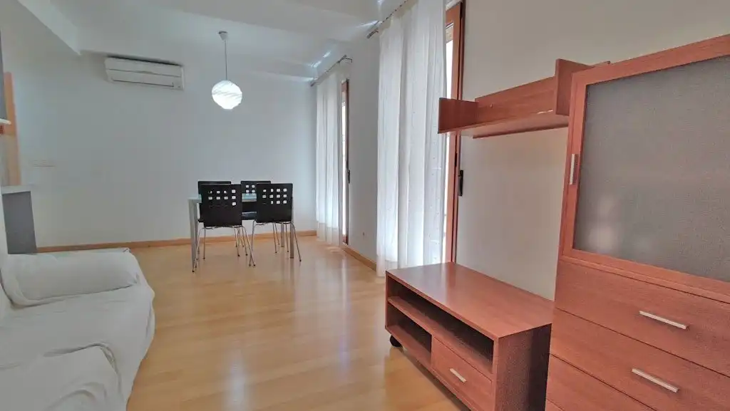 Living room of Flat for rent in Granada  with Air Conditioner, Heating and Furnished