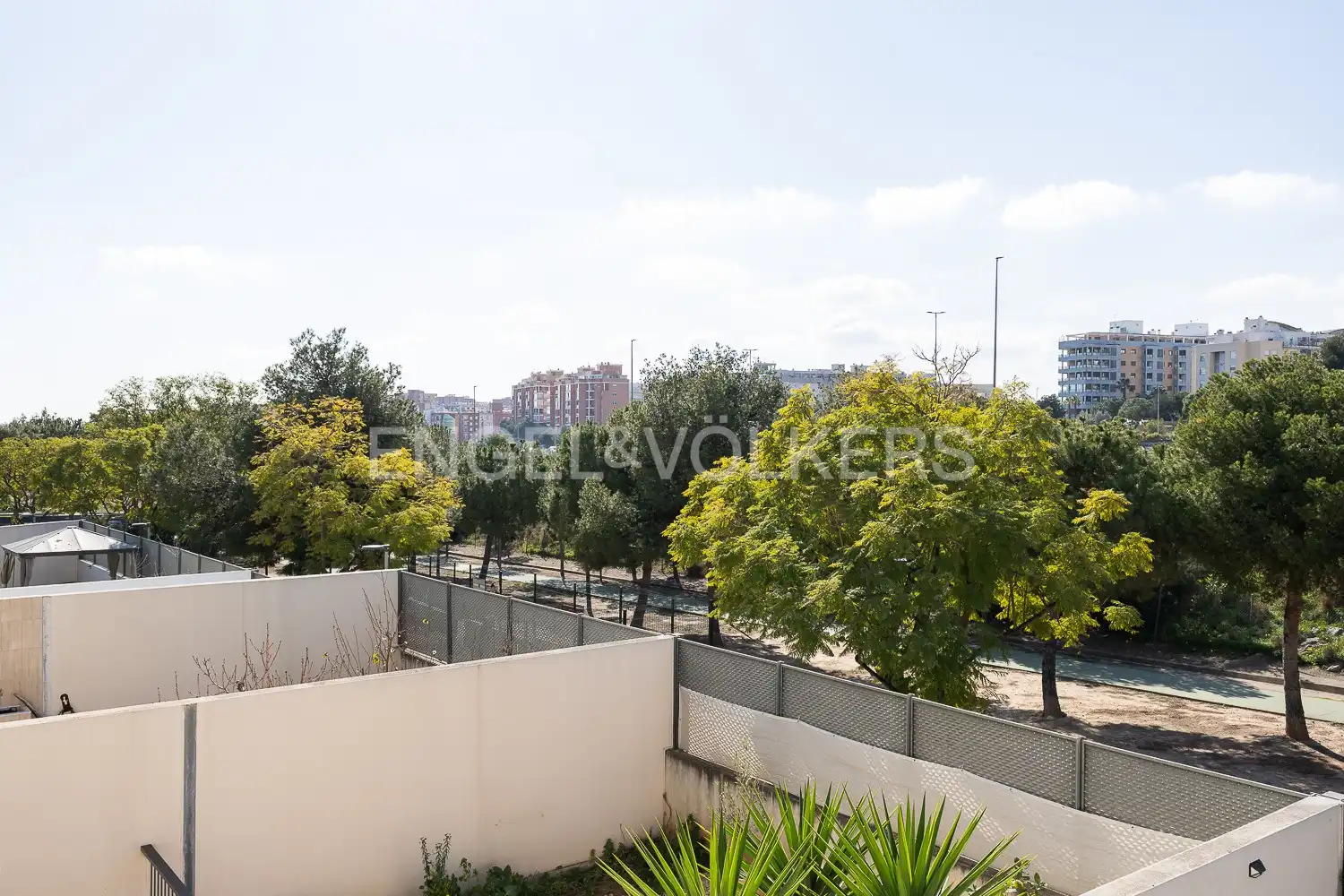 Terrassa de Casa o xalet en venda en Paterna amb Aire condicionat, Calefacció i Jardí privat