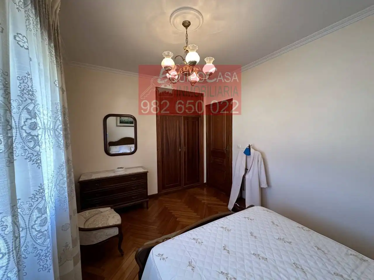 Dormitori de Casa o xalet en venda en Lugo amb Calefacció, Jardí privat i Parquet