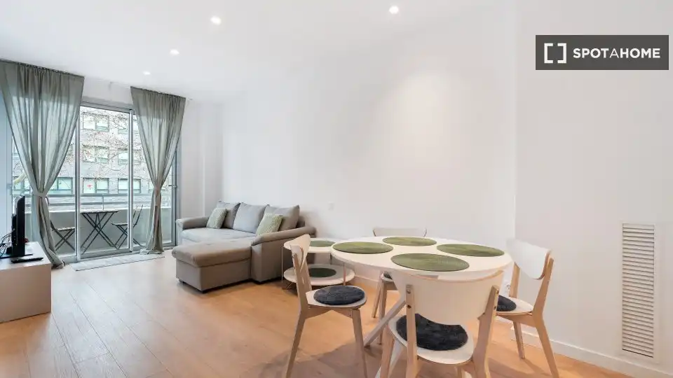 Sala de estar de Apartamento para compartir en Barcelona con Aire acondicionado, Terraza y Amueblado