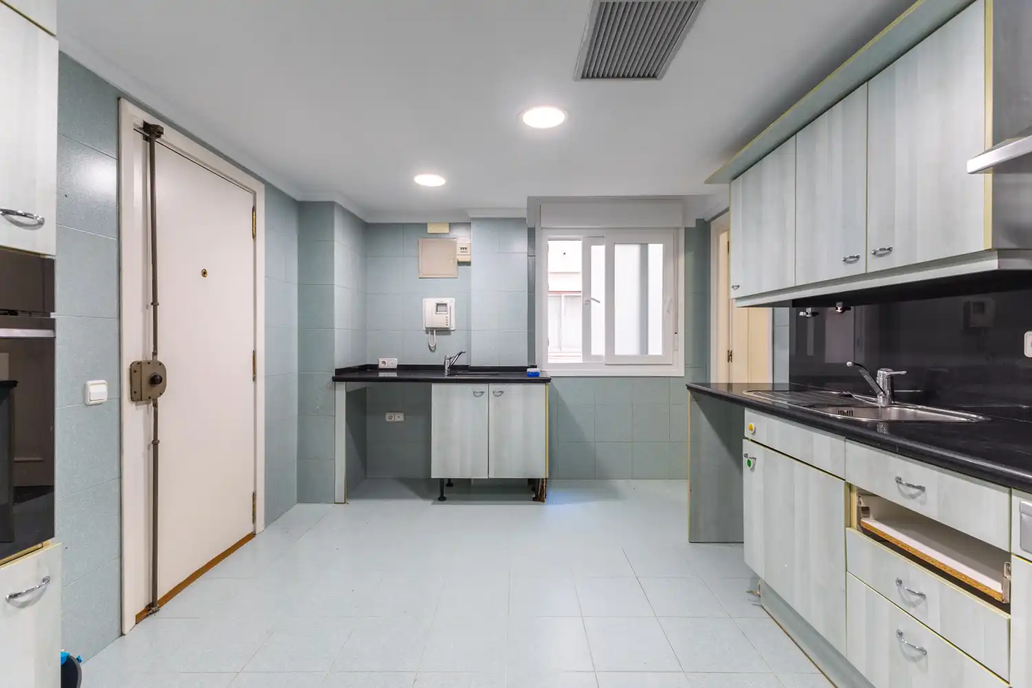 Kitchen of Flat for sale in Valencia  with Air Conditioner, Heating and Balcony