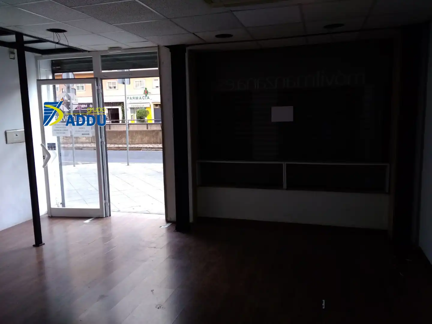 Premises for rent in  Sevilla Capital  with Air Conditioner