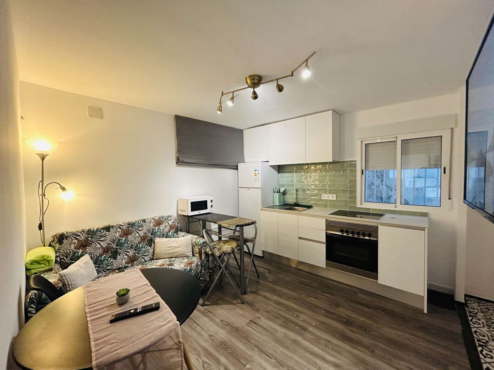Apartment to share in Canyelles