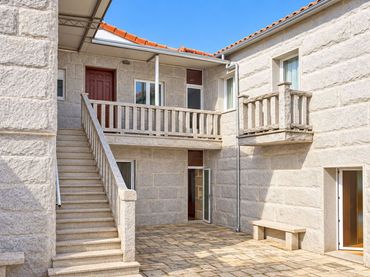 House with balcony for sale in Vilamarín