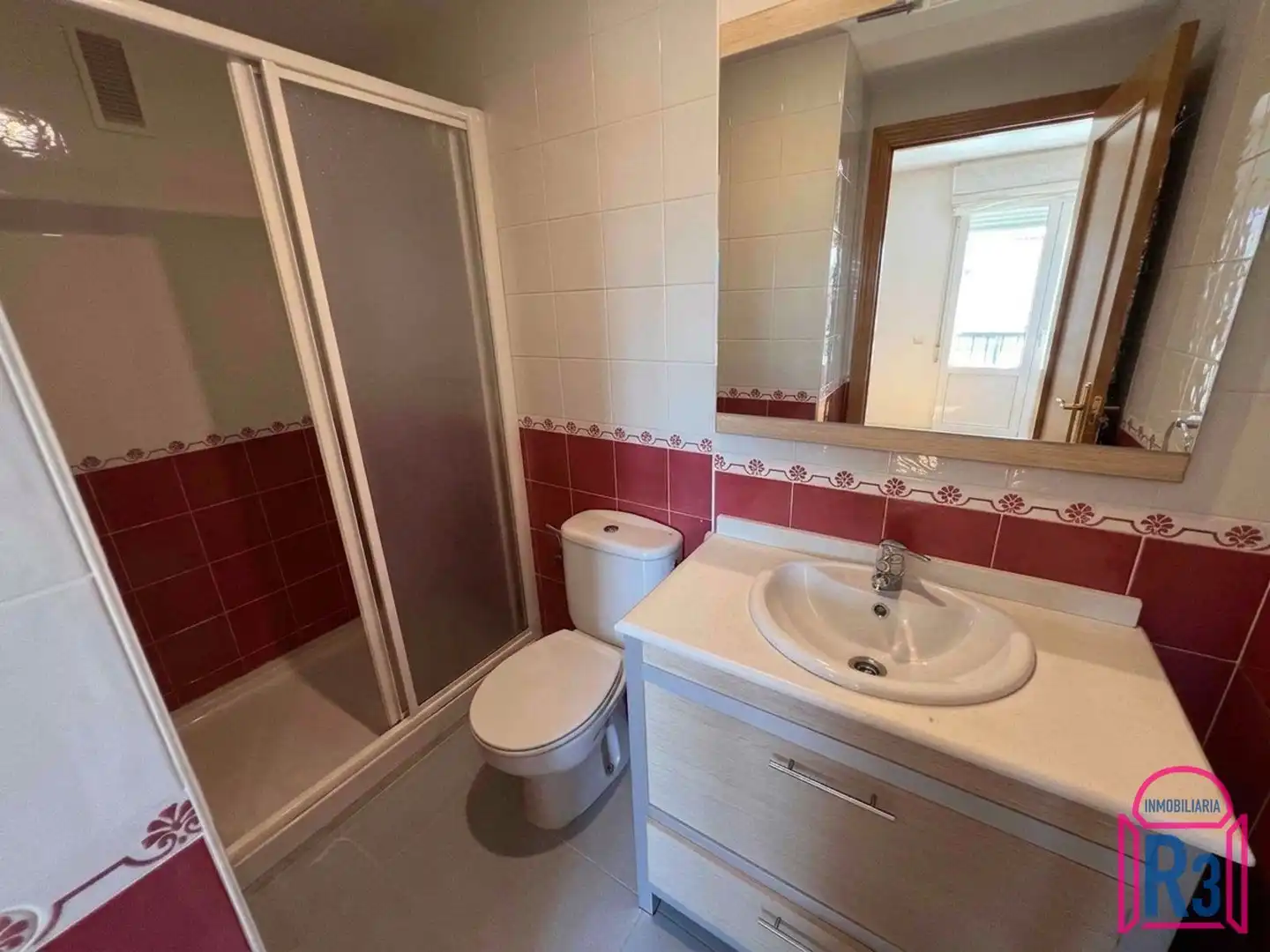 Baño de Piso en venta en León Capital  con Calefacción, Terraza y Trastero