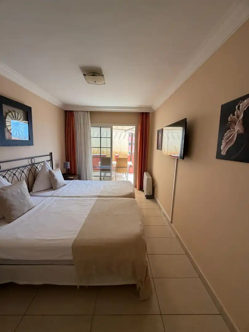 Habitación de Apartamento en venta en Adeje con Jardín privado y Piscina comunitaria