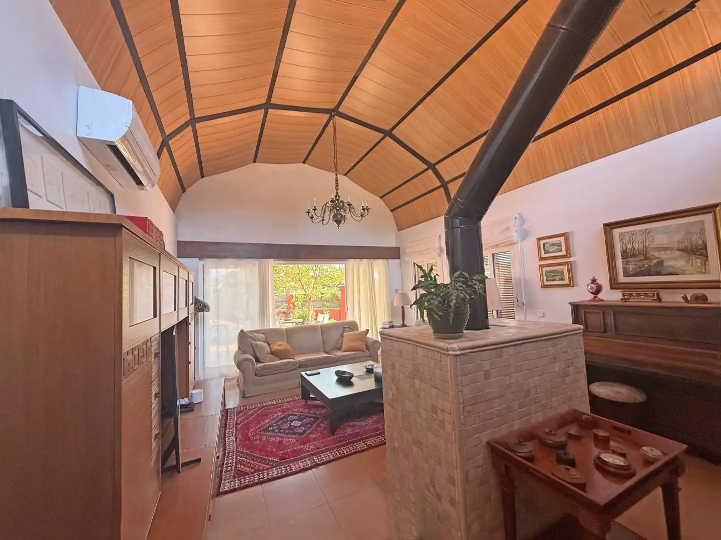 Sala d'estar de Casa o xalet en venda en Villalbilla amb Aire condicionat, Terrassa i Piscina