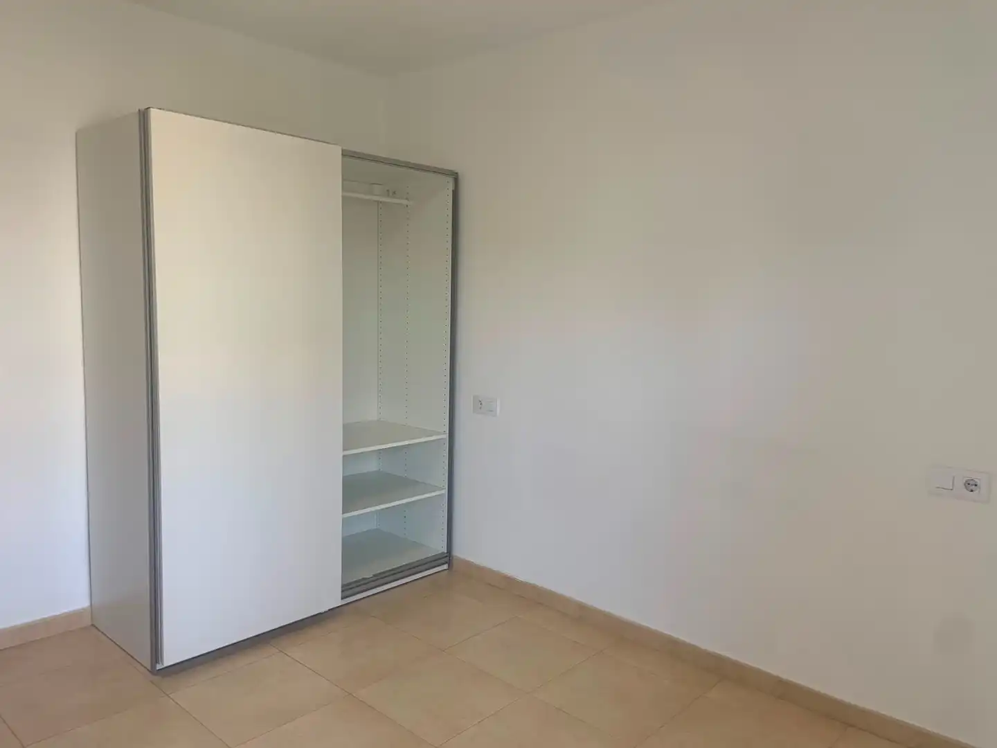 Schlafzimmer von Wohnung zur Miete in Sevilla mit Klimaanlage, Heizung und Waschmaschine