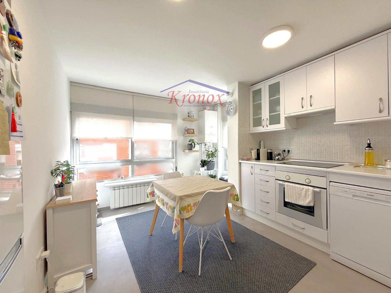 Kitchen of Flat for sale in  Madrid Capital  with Air Conditioner, Heating and Alarm
