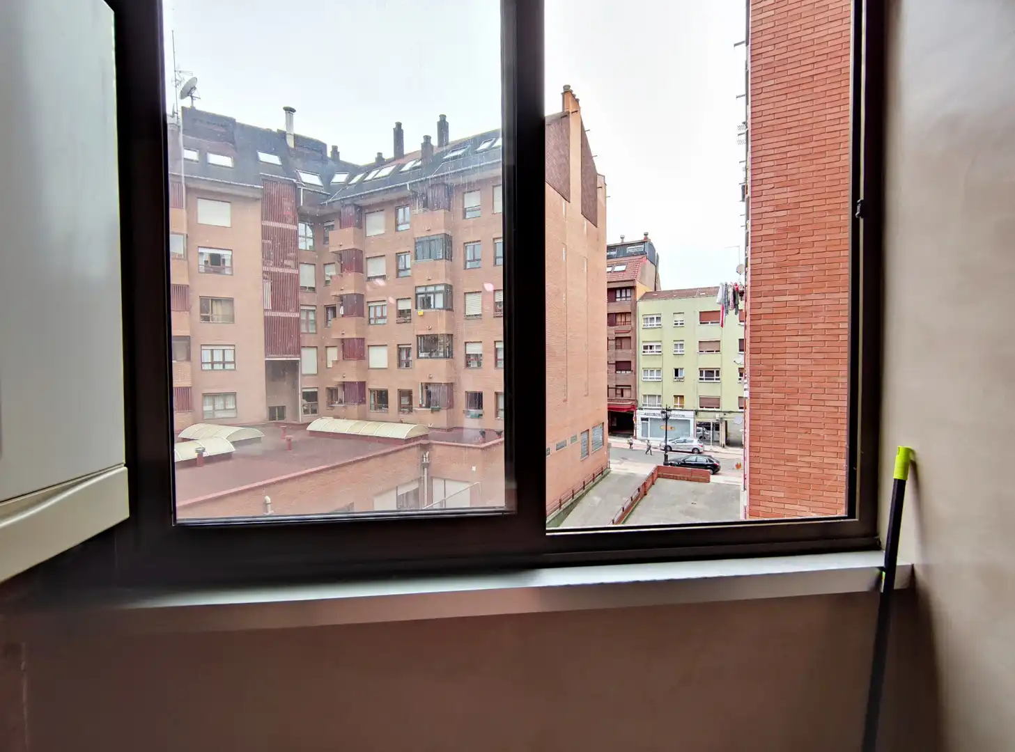 Dormitori de Pis en venda en Oviedo  amb Calefacció, Parquet i Traster