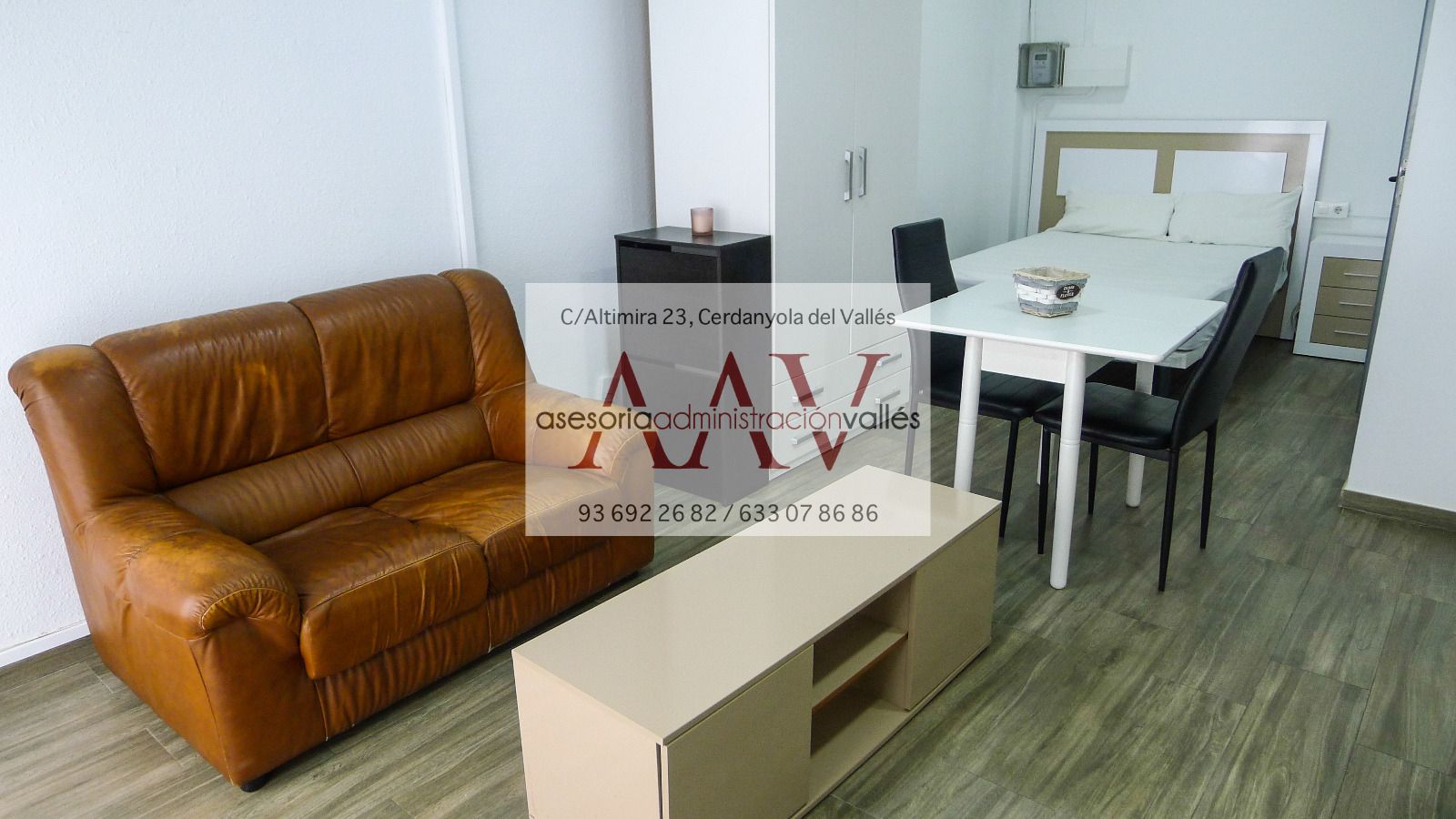 Sala d'estar de Local en venda en Cerdanyola del Vallès amb Aire condicionat, Calefacció i Moblat