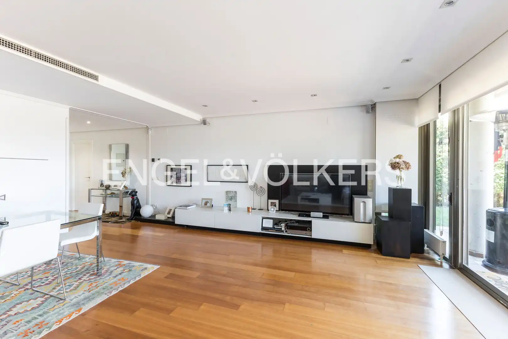Sala d'estar de Apartament en venda en Madrid amb Aire condicionat, Calefacció i Jardí privat